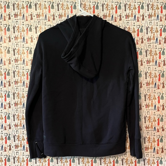 All in motion sweatshirt 🖤 - Picture 2 of 6